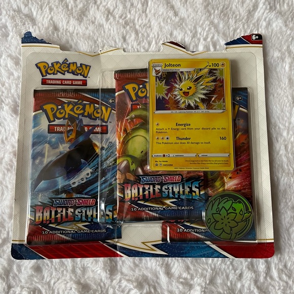NWT Pokémon Sword Shield Jolteon Trading Card Hame - Picture 2 of 4